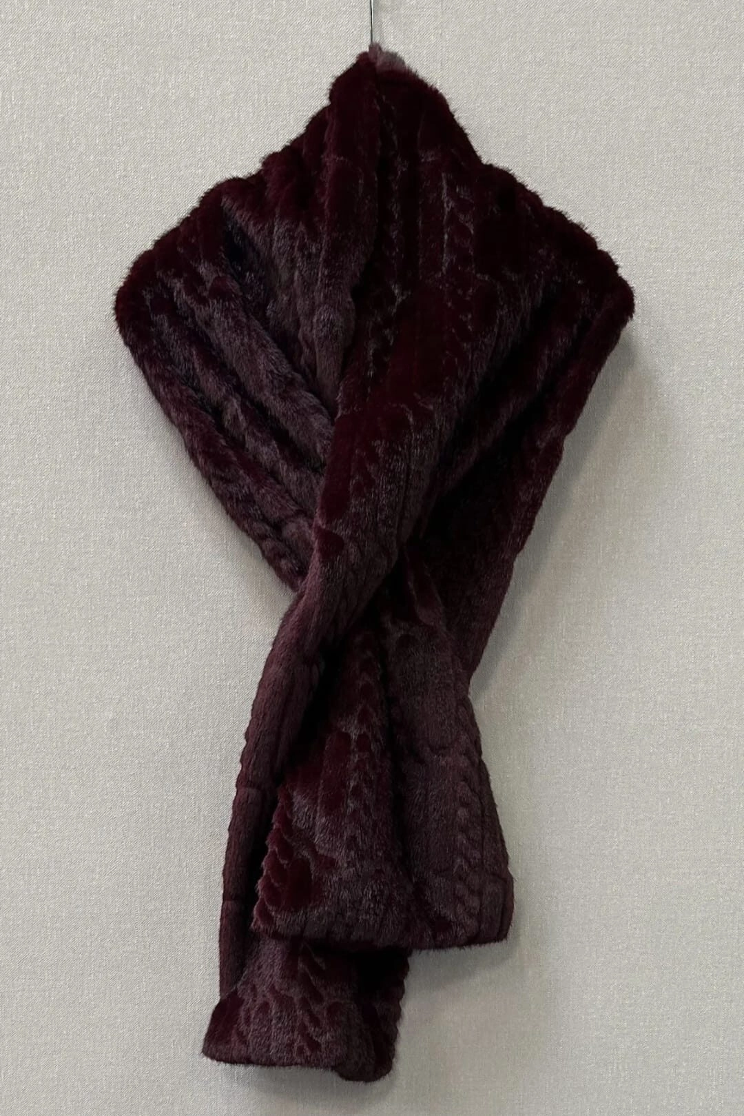Estola burdeos de pelo sintético