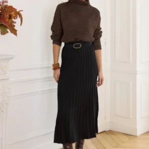 Falda de punto negra relieve