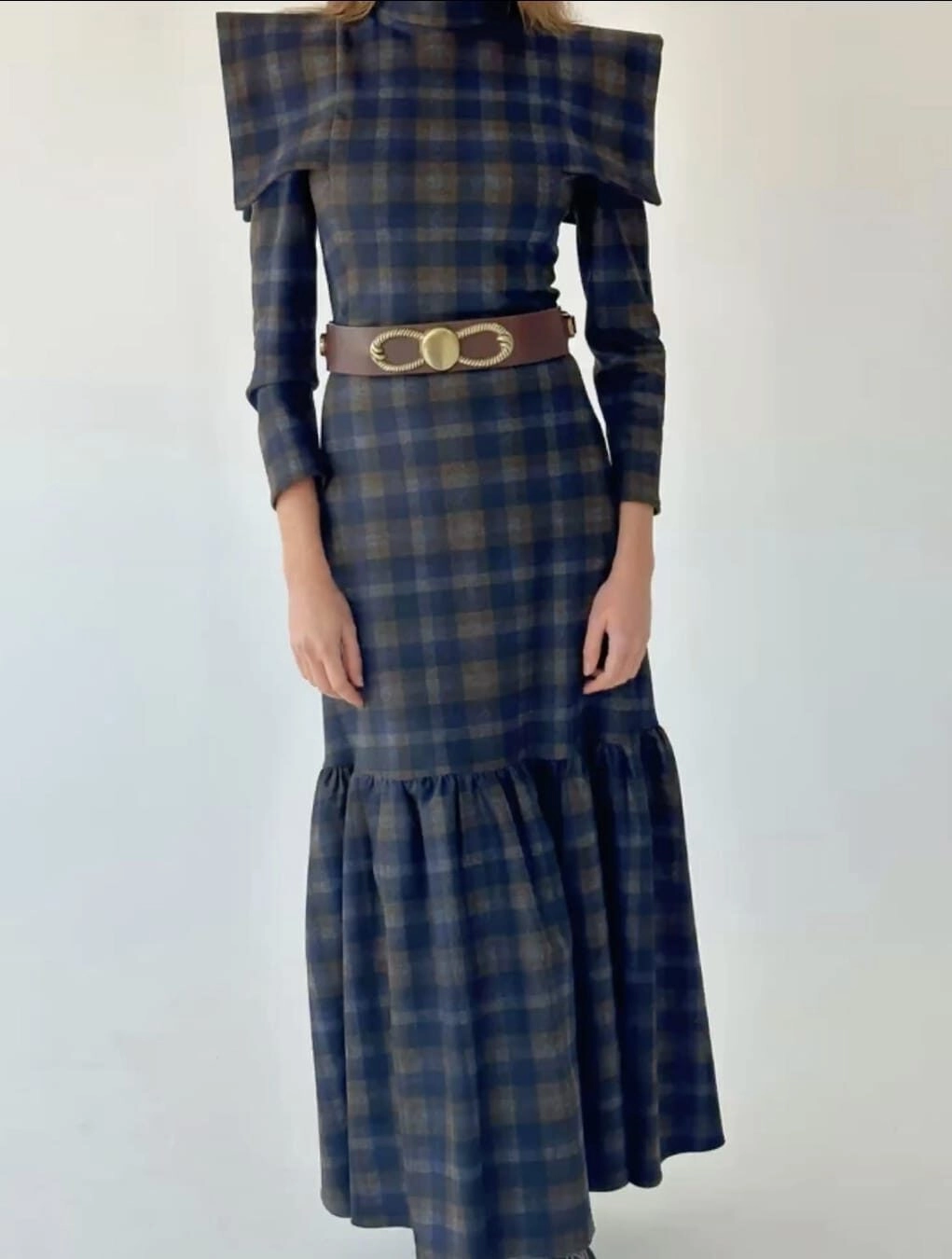 Vestido de cuadro azul con hombreras